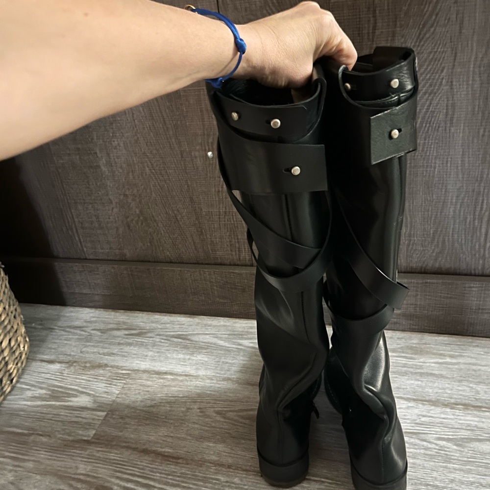 Boots - Picture 3 of 5